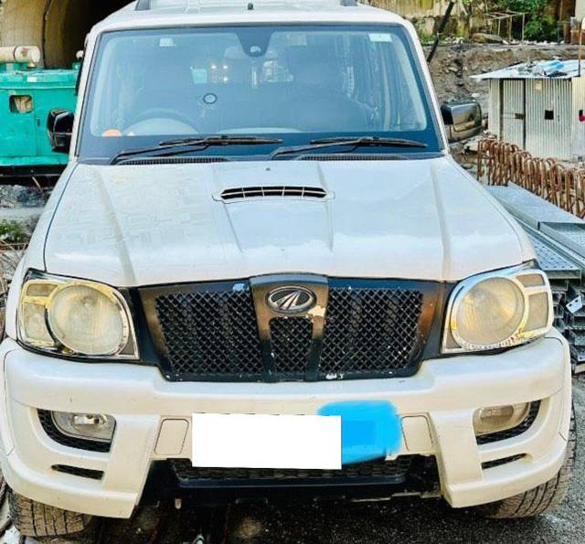 https://images10.gaadi.com/usedcar_image/3677021/original/processed_f5080dc5-9e70-429a-bcbc-e2c92a07923b.jpeg?imwidth=6400
