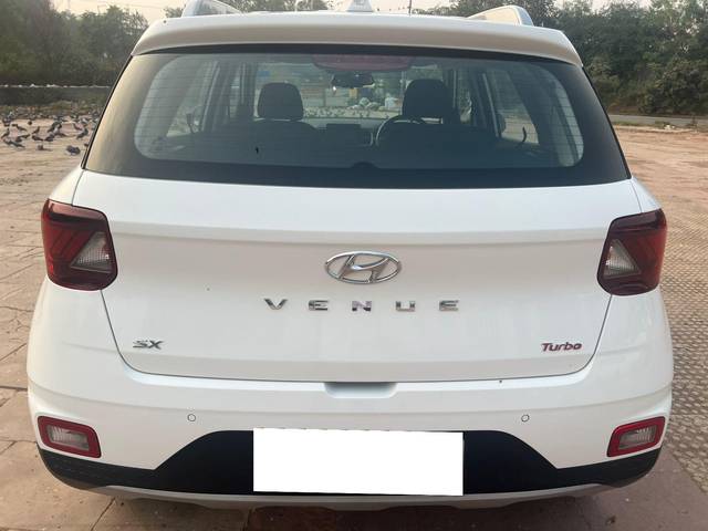https://images10.gaadi.com/usedcar_image/3677093/original/processed_img2916794__used_car_2916794_1700285854.jpg?imwidth=6402