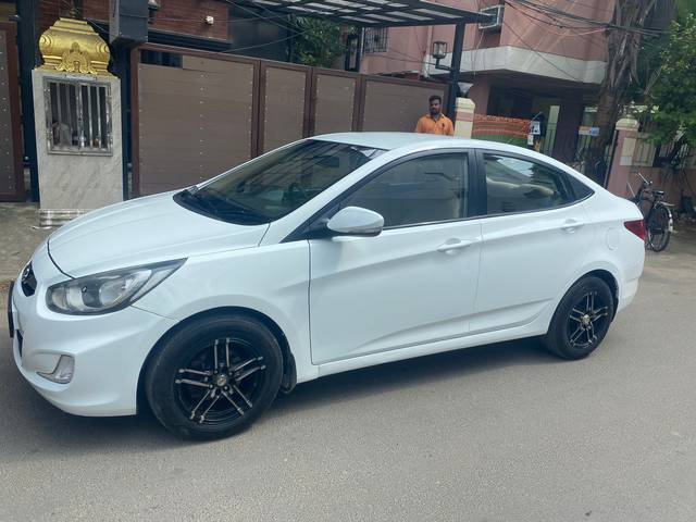 https://images10.gaadi.com/usedcar_image/3677168/original/img2916839__used_car_2916839_1700288489.jpg?imwidth=6400