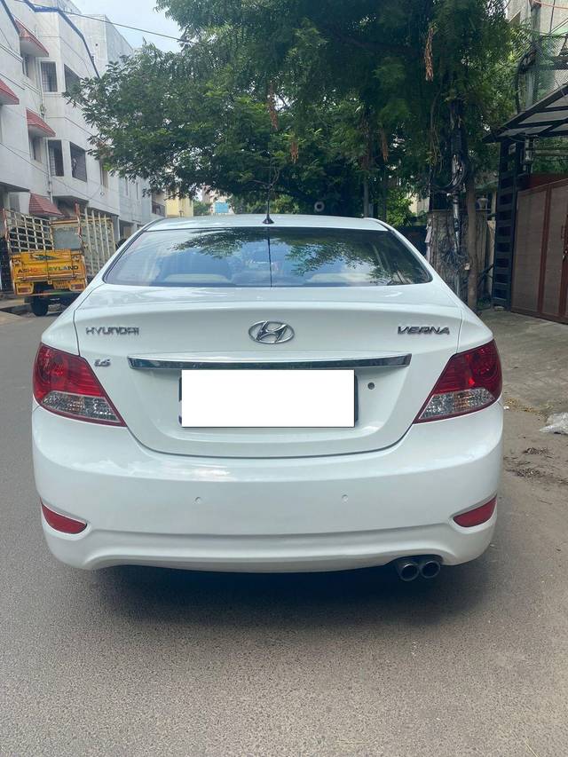https://images10.gaadi.com/usedcar_image/3677168/original/processed_img2916839__used_car_2916839_1700288483.jpg?imwidth=6401
