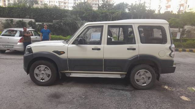 https://images10.gaadi.com/usedcar_image/3677201/original/11__VCC_IMG_1699679498544_1818132_95_1699679859.jpg?imwidth=6402