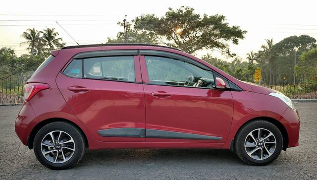 https://images10.gaadi.com/usedcar_image/3677222/original/593925__right_side_view-20231118120917.jpeg?imwidth=6400