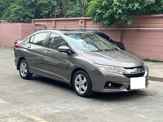 https://images10.gaadi.com/usedcar_image/3677295/original/processed_img2916909__used_car_2916909_1700292223.jpg?imwidth=6401