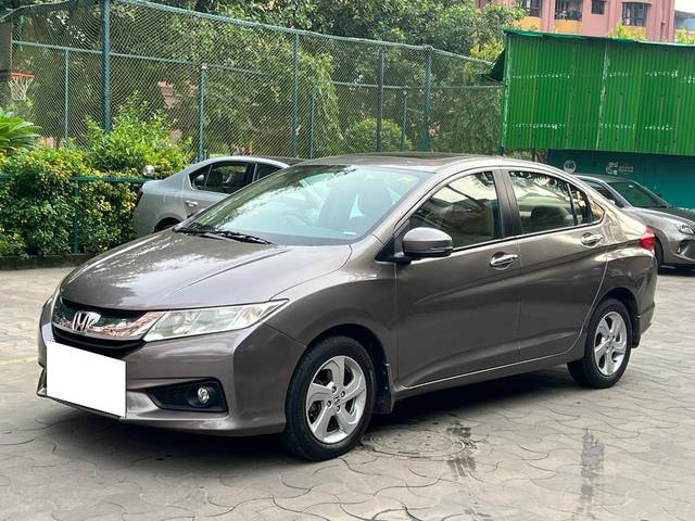 https://images10.gaadi.com/usedcar_image/3677295/original/processed_img2916909__used_car_2916909_1700292224.jpg?imwidth=6402