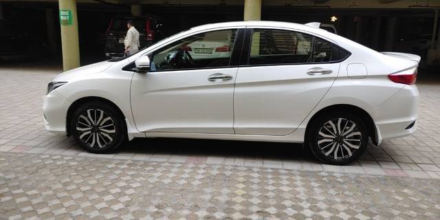 https://images10.gaadi.com/usedcar_image/3677323/original/11__VCC_IMG_1699682963921_1818199_95_1699683309.jpg?imwidth=6402