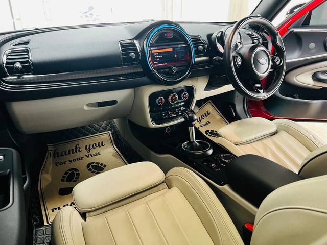 https://images10.gaadi.com/usedcar_image/3677345/original/img2916945__used_car_2916945_1700293127.jpg?imwidth=6402