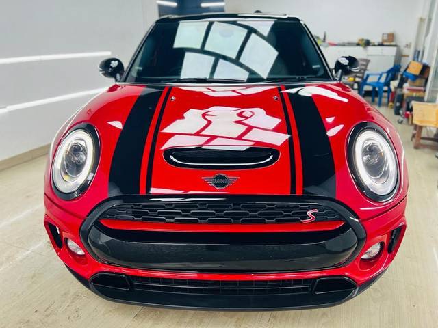 https://images10.gaadi.com/usedcar_image/3677345/original/processed_img2916945__used_car_2916945_1700293120.jpg?imwidth=6401