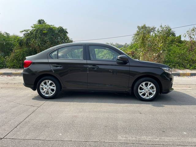 https://images10.gaadi.com/usedcar_image/3677397/original/img2916972__usedcar_8b1e9ec6_5695_4603_87c0_7af582dafa94_28281700294653_1700294665.jpg?imwidth=6401