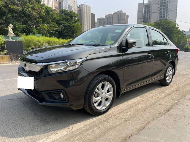 https://images10.gaadi.com/usedcar_image/3677397/original/processed_img2916972__usedcar_31d04d4f_3cbf_4158_a9d1_459b82225744_28281700294653_1700294666.jpg?imwidth=6400