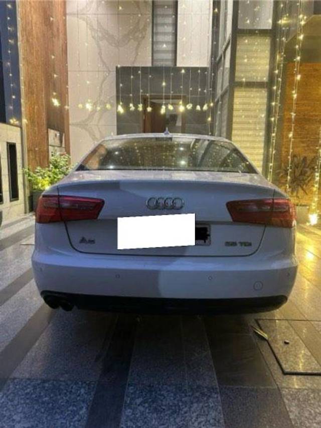 https://images10.gaadi.com/usedcar_image/3677449/original/processed_5984bdd8-a6f0-44d3-83b3-678ab86ee02f.jpeg?imwidth=6402