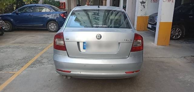 https://images10.gaadi.com/usedcar_image/3677586/original/11__VCC_1818281_96_1699692028.jpg?imwidth=6402