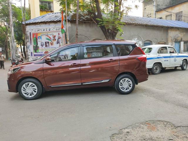 https://images10.gaadi.com/usedcar_image/3677681/original/processed_img2917133__used_car_2917133_1700301684.jpg?imwidth=6402