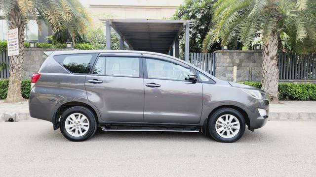 https://images10.gaadi.com/usedcar_image/3677686/original/processed_img2917136__used_car_2917136_1700301840.jpg?imwidth=6401