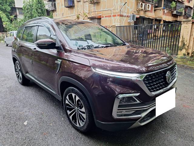 https://images10.gaadi.com/usedcar_image/3677759/original/processed_img2917183__usedcar_2_1251700303030_1700303416.jpeg?imwidth=6400
