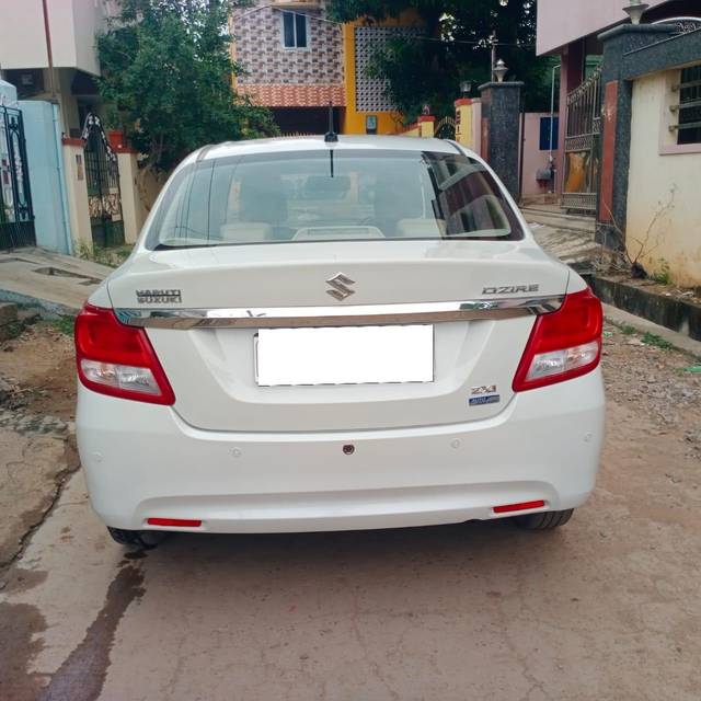 https://images10.gaadi.com/usedcar_image/3677790/original/processed_img2917201__used_car_2917201_1700304726.jpg?imwidth=6402