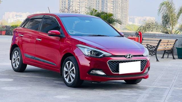 https://images10.gaadi.com/usedcar_image/3677813/original/processed_img2917219__used_car_2917219_1700548967.jpg?imwidth=6400