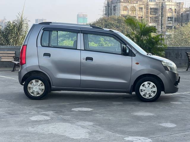 https://images10.gaadi.com/usedcar_image/3677830/original/img2917228__used_car_2917228_1700305798.jpg?imwidth=6401