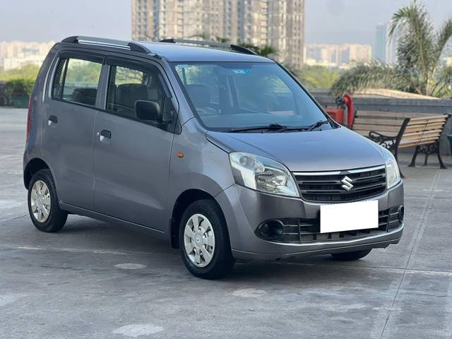https://images10.gaadi.com/usedcar_image/3677830/original/processed_img2917228__used_car_2917228_1700305793.jpg?imwidth=6400