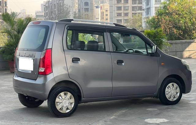 https://images10.gaadi.com/usedcar_image/3677830/original/processed_img2917228__used_car_2917228_1700305810.jpg?imwidth=6402
