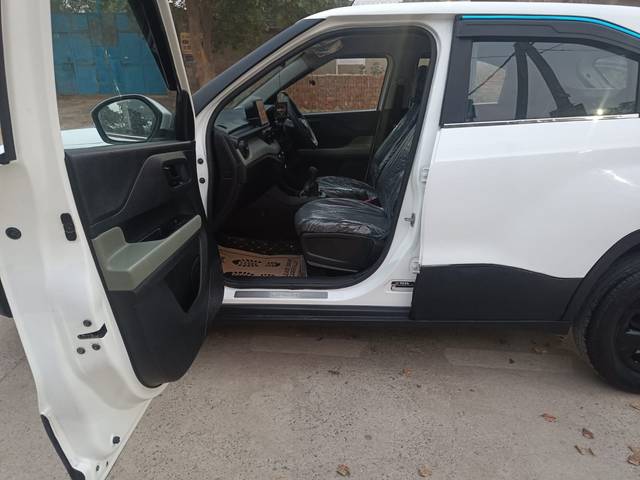 https://images10.gaadi.com/usedcar_image/3677867/original/img2917244__used_car_2917244_1700306946.jpg?imwidth=6402