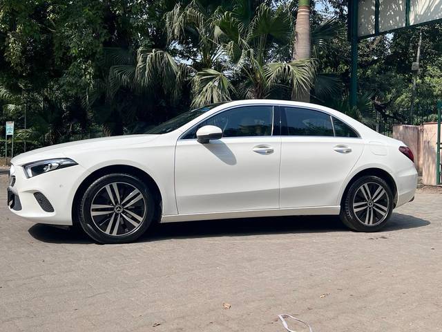 https://images10.gaadi.com/usedcar_image/3677868/original/processed_img2917245__used_car_2917245_1700306949.jpg?imwidth=6400