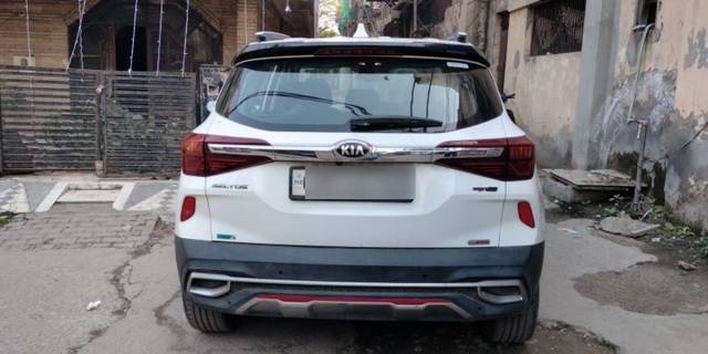 https://images10.gaadi.com/usedcar_image/3677881/original/11__VCC_1818373_96_1699700224.jpg?imwidth=6402
