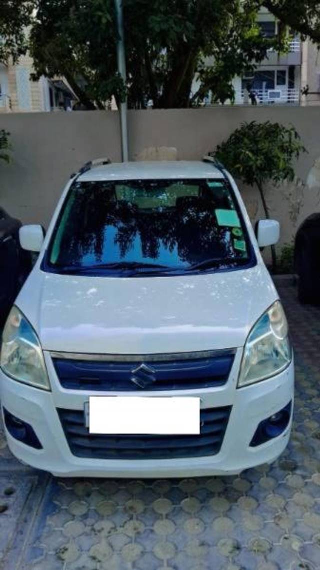 https://images10.gaadi.com/usedcar_image/3677945/original/processed_b7e0b8a1-3090-488a-9589-b717ff03e556.jpg?imwidth=6400