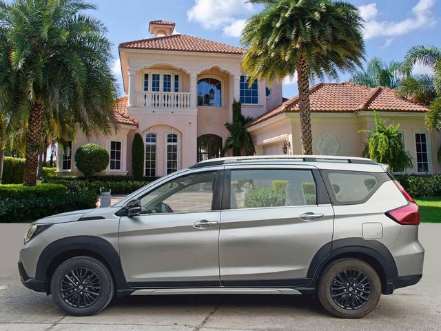 https://images10.gaadi.com/usedcar_image/3677947/original/img2917299__used_car_2917299_1701253304.jpg?imwidth=6402