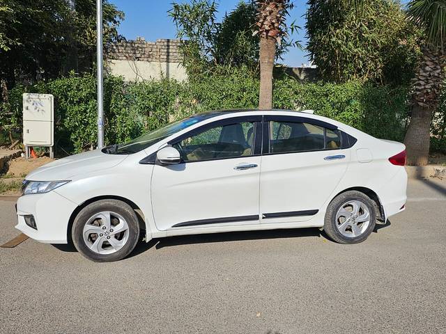 https://images10.gaadi.com/usedcar_image/3677952/original/img2917301__used_car_2917301_1700309598.jpg?imwidth=6402