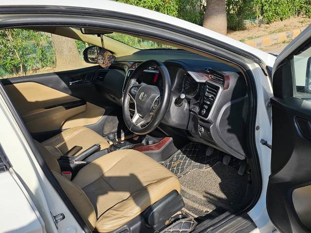 https://images10.gaadi.com/usedcar_image/3677952/original/img2917301__used_car_2917301_1700309602.jpg?imwidth=6401