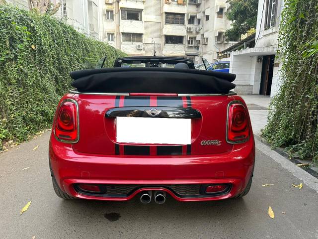 https://images10.gaadi.com/usedcar_image/3677980/original/processed_img2917318__usedcar_whatsappimage2023_11_18at43124pm_2917318_1700549051.jpeg?imwidth=6401