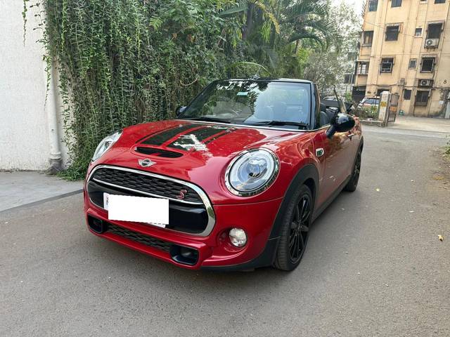 https://images10.gaadi.com/usedcar_image/3677980/original/processed_img2917318__usedcar_whatsappimage2023_11_18at43141pm_1__2917318_1700549051.jpeg?imwidth=6402