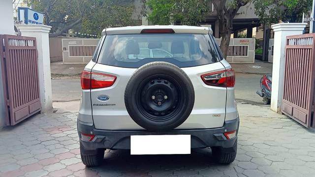 https://images10.gaadi.com/usedcar_image/3678062/original/processed_img2917365__usedcar_16_5701700314283_1700314302.jpeg?imwidth=6401