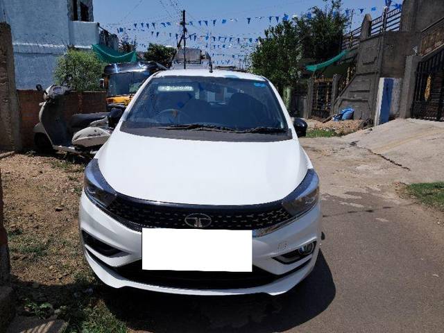 https://images10.gaadi.com/usedcar_image/3678135/original/processed_0d615918-2968-47d0-a390-8ba6b78a3f53.jpg?imwidth=6400