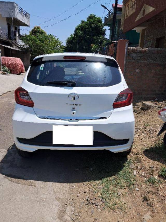 https://images10.gaadi.com/usedcar_image/3678135/original/processed_e3c98923-b091-4e3e-8928-0ff8c1b8b577.jpg?imwidth=6401
