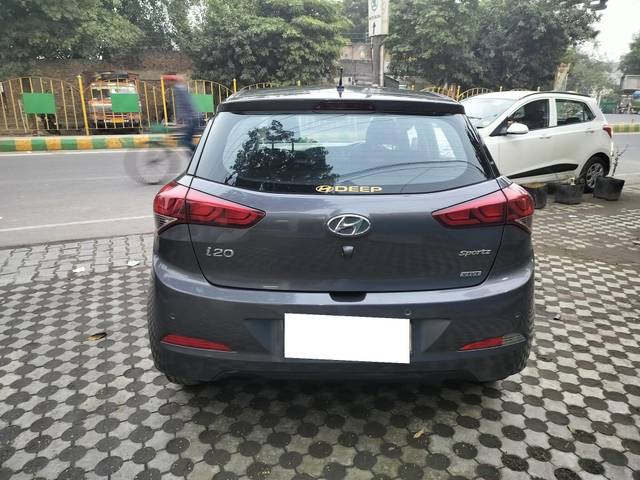 https://images10.gaadi.com/usedcar_image/3678440/original/processed_img2917441__used_car_2917441_1700350603.jpg?imwidth=6402