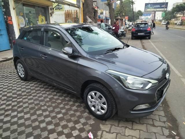 https://images10.gaadi.com/usedcar_image/3678440/original/processed_img2917441__used_car_2917441_1700350627.jpg?imwidth=6400