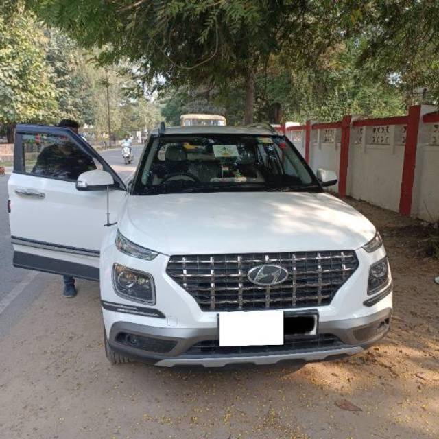 https://images10.gaadi.com/usedcar_image/3678454/original/processed_processed_fef3720a-e5d9-482d-b5e3-5a2efdbed81d.jpg?imwidth=6400