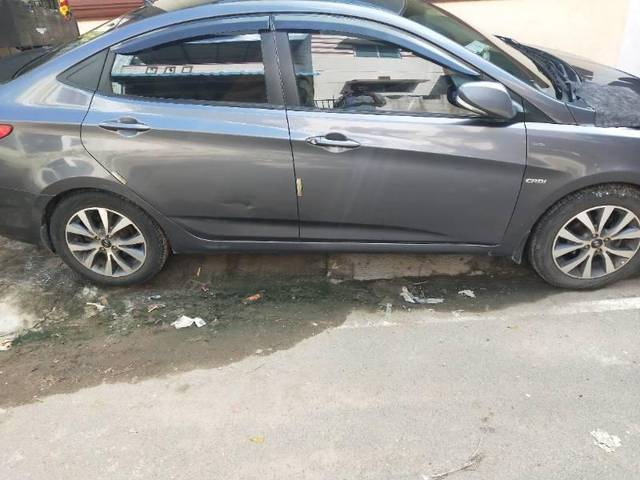 https://images10.gaadi.com/usedcar_image/3678549/original/processed_3fbe1db9-9092-420c-be9b-2f60c6ffd9cf.jpg?imwidth=6400