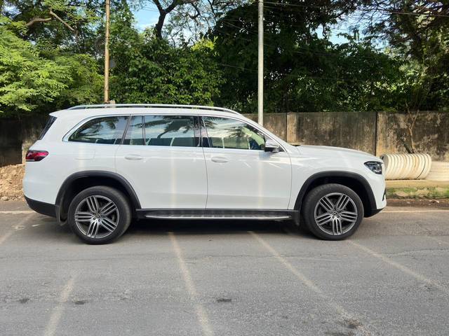 https://images10.gaadi.com/usedcar_image/3678601/original/img2917476__used_car_2917476_1700371287.jpg?imwidth=6401