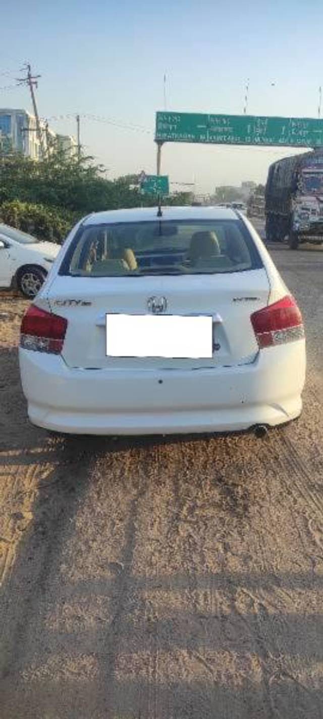 https://images10.gaadi.com/usedcar_image/3678683/original/processed_fec456bf-9abc-4ad1-a6f7-a4bb4be95b42.jpg?imwidth=6401