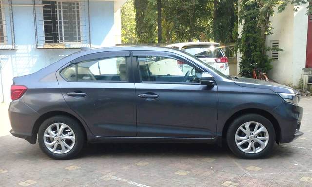 https://images10.gaadi.com/usedcar_image/3678712/original/img2917542__usedcar_3_42001700374157_1700374173.jpeg?imwidth=6401