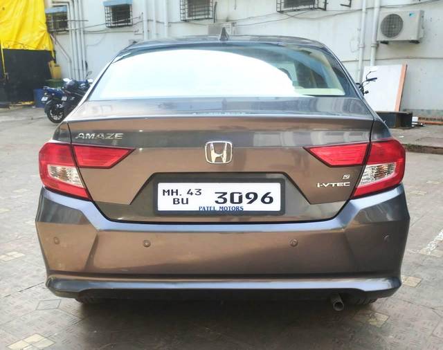 https://images10.gaadi.com/usedcar_image/3678712/original/processed_img2917542__usedcar_2_42001700374157_1700374172.jpeg?imwidth=6402