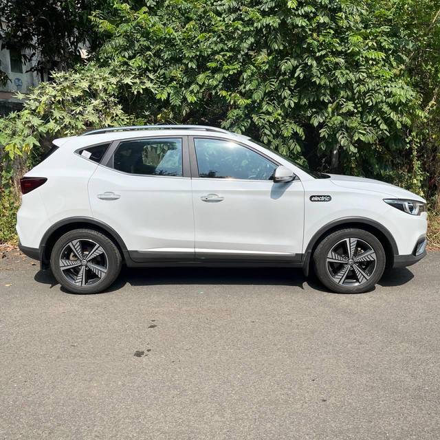 https://images10.gaadi.com/usedcar_image/3678773/original/processed_img2917551__usedcar_whatsappimage2023_11_16at45706pm_2__17211700377324_1700377368.jpeg?imwidth=6401