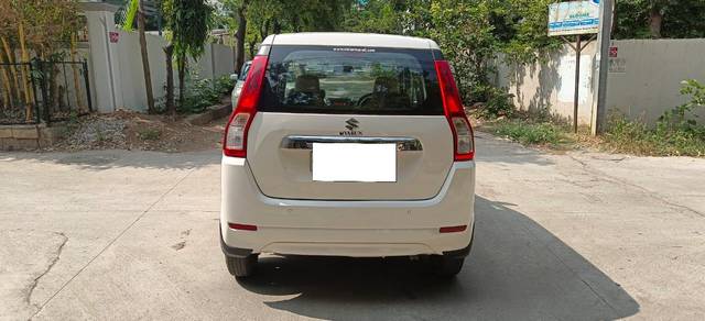 https://images10.gaadi.com/usedcar_image/3678865/original/processed_img2917583__used_car_2917583_1700382936.jpg?imwidth=6401