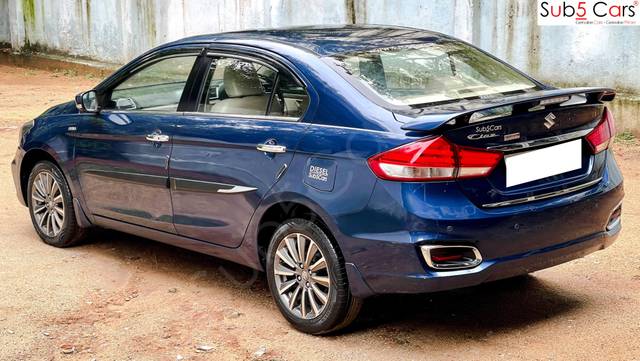 https://images10.gaadi.com/usedcar_image/3678981/original/processed_img2917627__usedcar_3_70641700390484_1700390498.jpeg?imwidth=6402