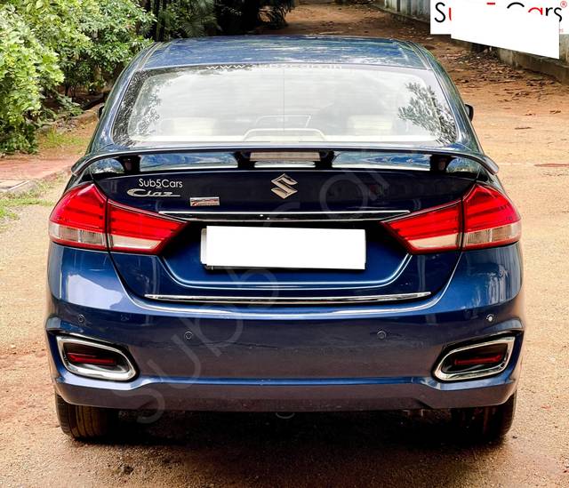 https://images10.gaadi.com/usedcar_image/3678981/original/processed_img2917627__usedcar_4_70641700390484_1700390498.jpeg?imwidth=6401