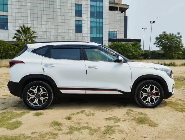 https://images10.gaadi.com/usedcar_image/3679059/original/img2917656__used_car_2917656_1700394494.jpg?imwidth=6401