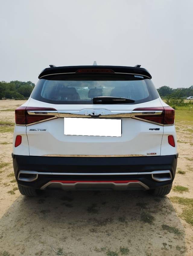 https://images10.gaadi.com/usedcar_image/3679059/original/processed_img2917656__used_car_2917656_1700394491.jpg?imwidth=6402