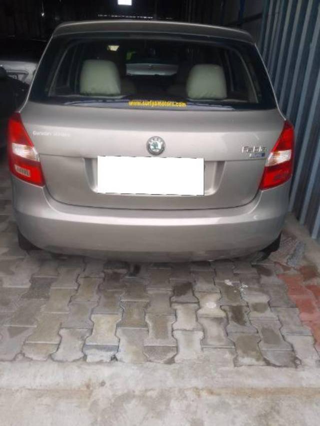 https://images10.gaadi.com/usedcar_image/3679287/original/processed_9c9bf7a6-6628-438a-b379-fcc9c00da514.jpg?imwidth=6400